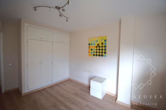 Image No.28-3 Bed Property for sale