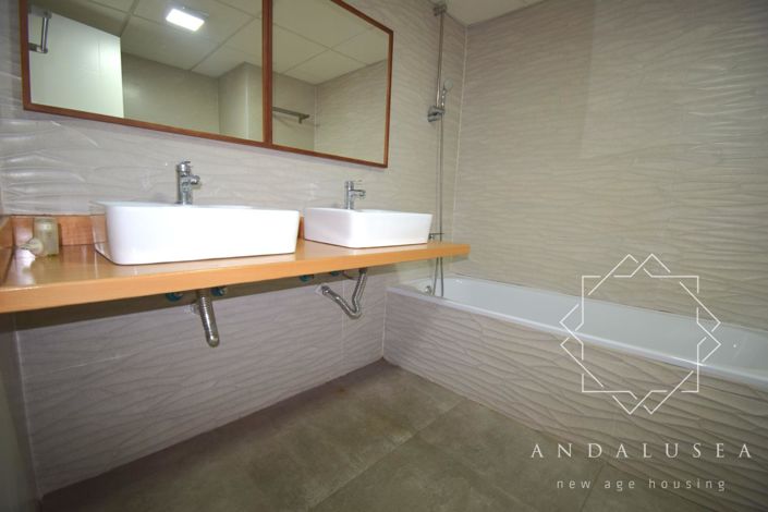 Image No.40-3 Bed Property for sale