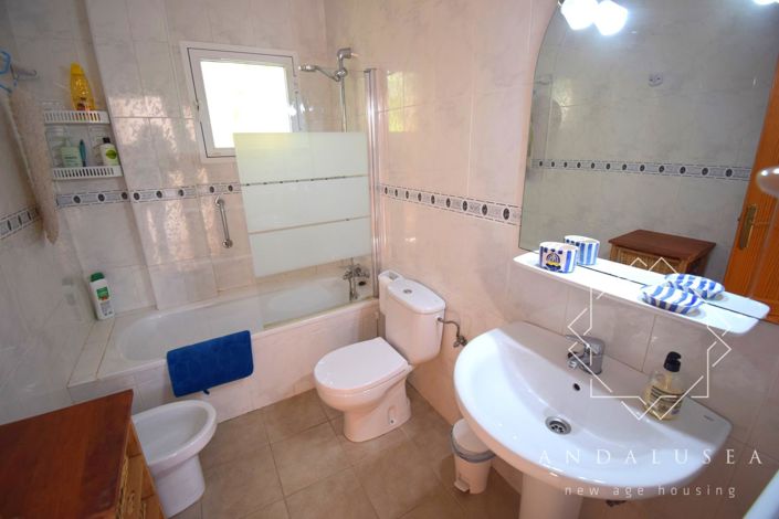 Image No.25-2 Bed Property for sale