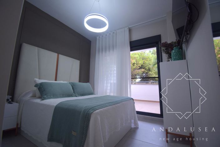 Image No.19-3 Bed Property for sale