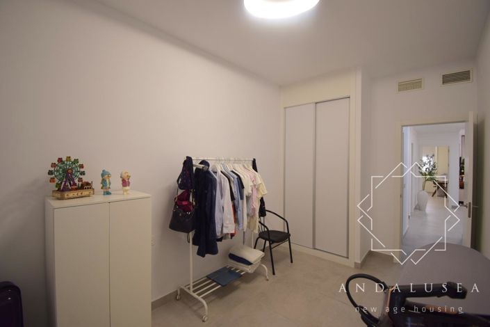 Image No.27-3 Bed Property for sale