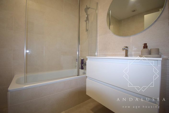 Image No.28-3 Bed Property for sale