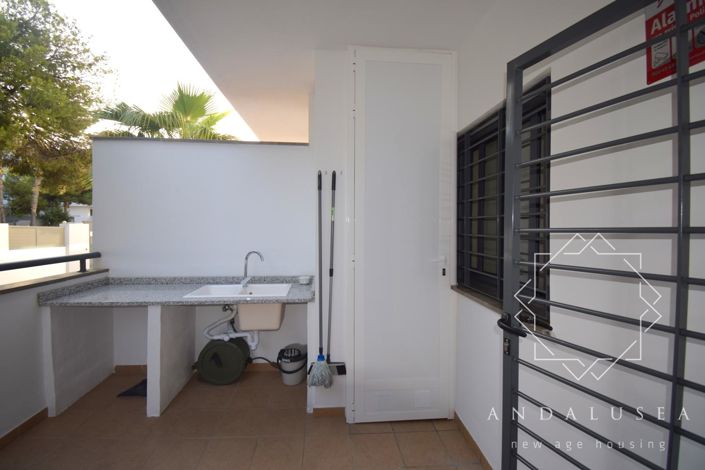 Image No.37-3 Bed Property for sale