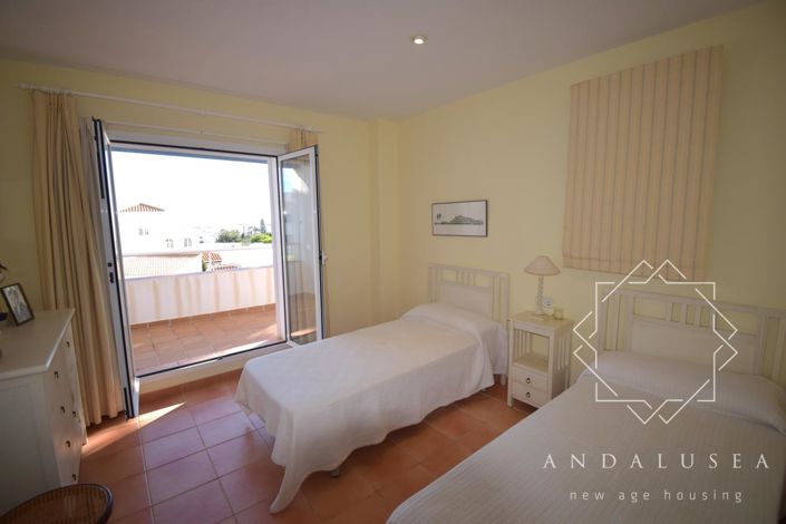 Image No.13-5 Bed Property for sale