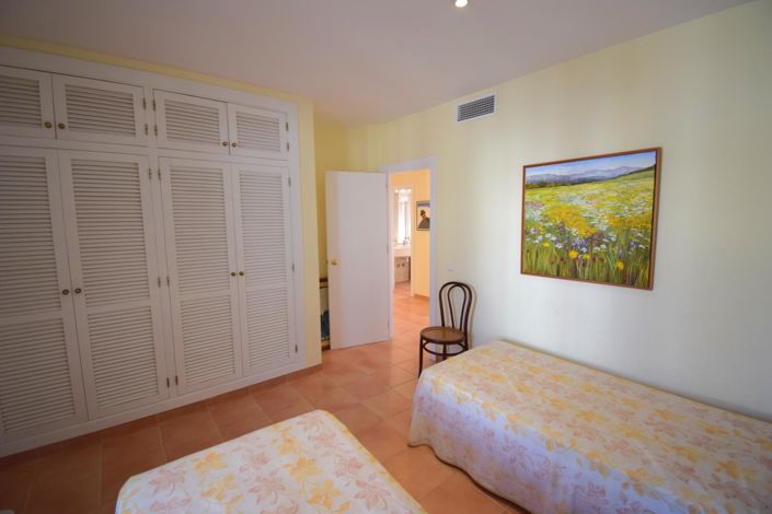 Image No.15-5 Bed Property for sale