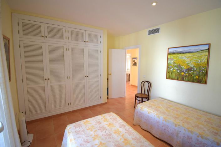 Image No.16-5 Bed Property for sale