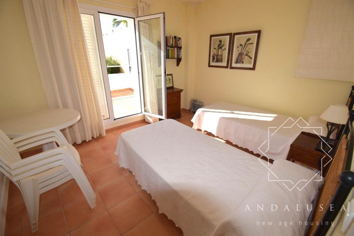 Image No.18-5 Bed Property for sale