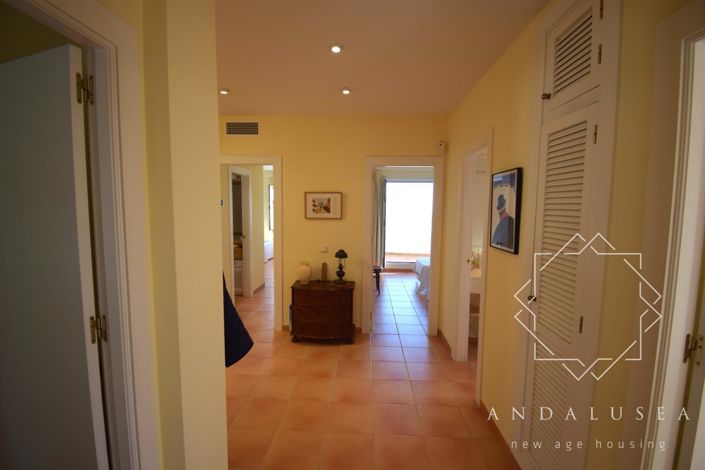 Image No.20-5 Bed Property for sale