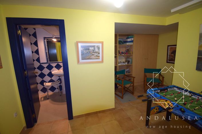 Image No.28-5 Bed Property for sale