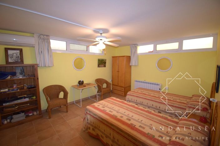 Image No.29-5 Bed Property for sale