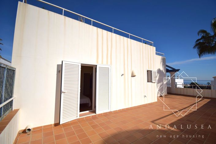 Image No.52-5 Bed Property for sale