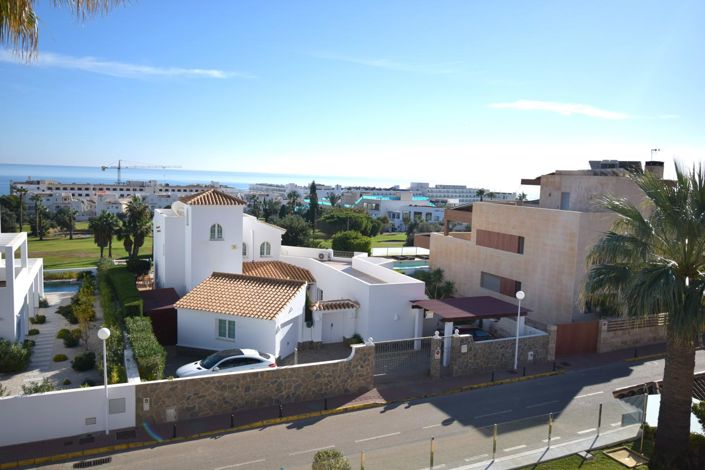 Image No.54-5 Bed Property for sale