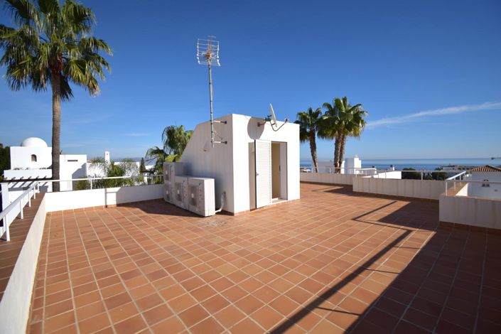 Image No.57-5 Bed Property for sale