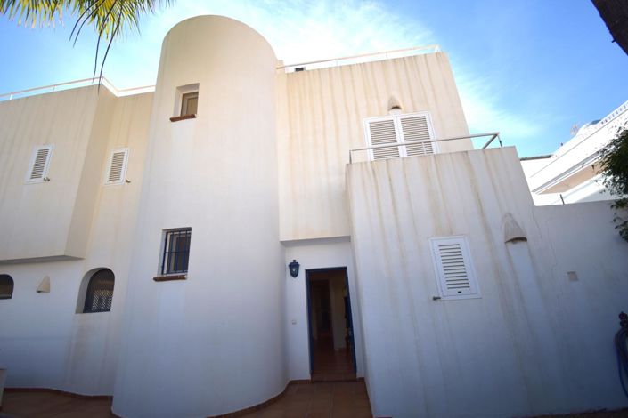 Image No.60-5 Bed Property for sale