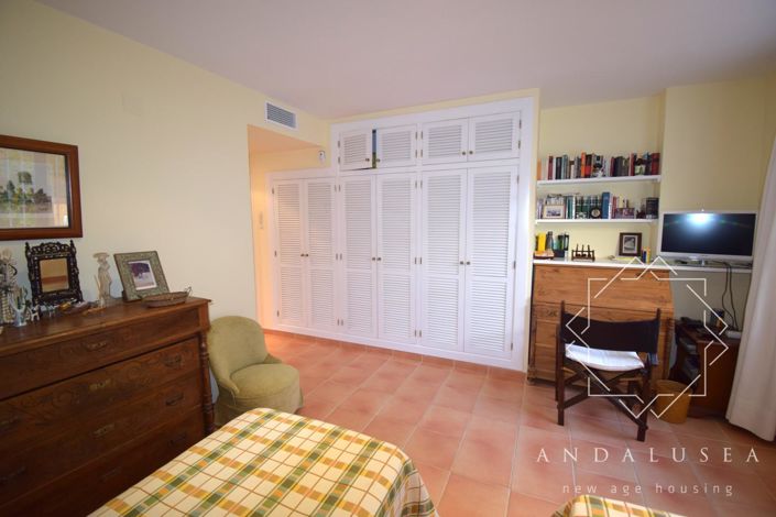 Image No.9-5 Bed Property for sale