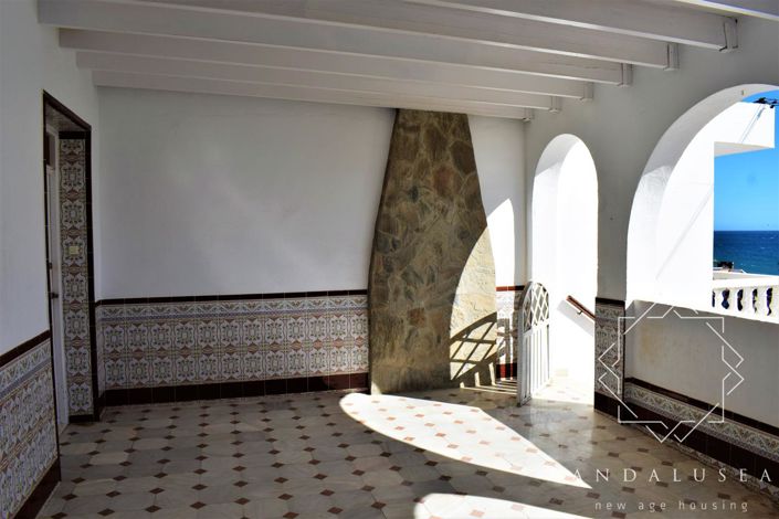 Image No.14-6 Bed Property for sale