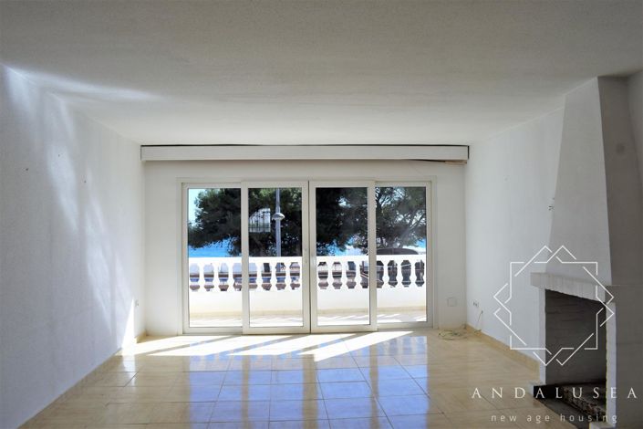 Image No.18-6 Bed Property for sale