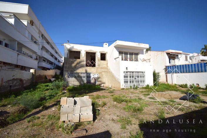 Image No.50-6 Bed Property for sale