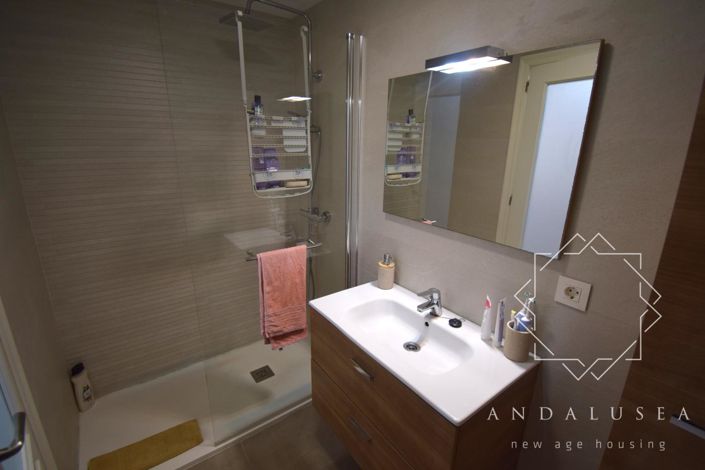 Image No.24-2 Bed Property for sale