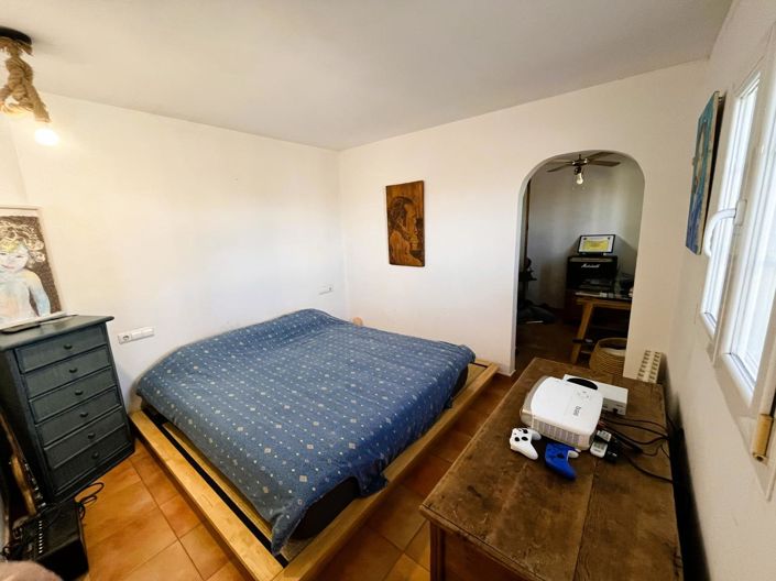 Image No.25-3 Bed Property for sale