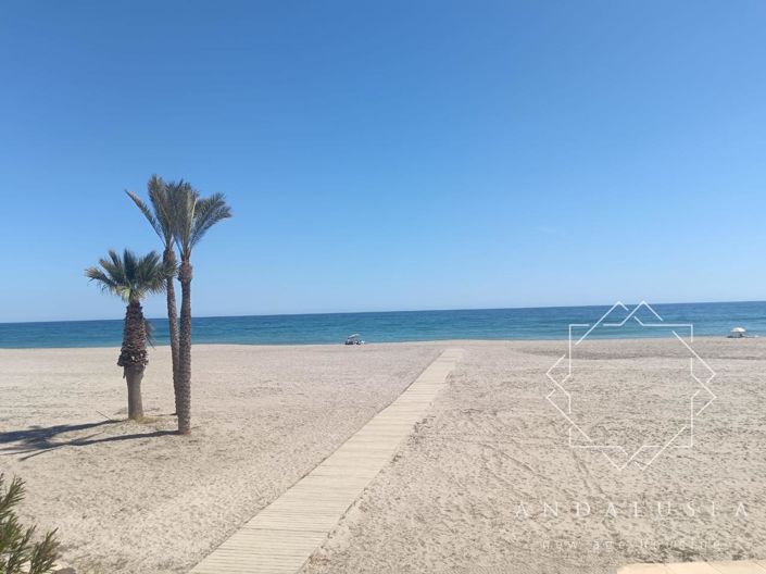 Image No.43-2 Bed Property for sale