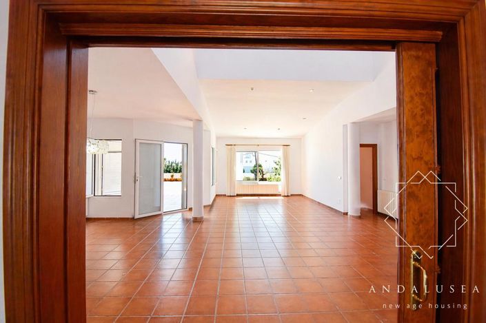 Image No.11-4 Bed Property for sale