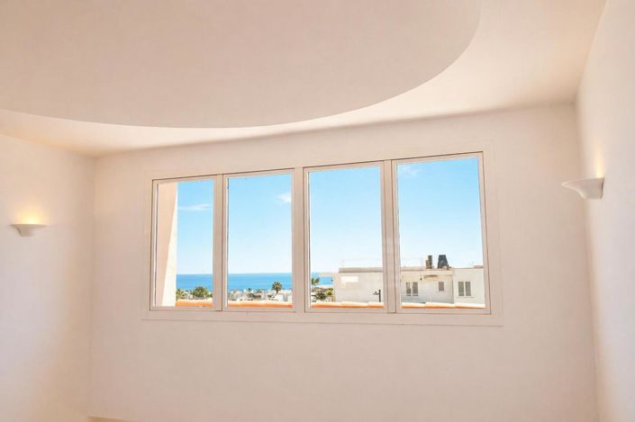 Image No.15-4 Bed Property for sale