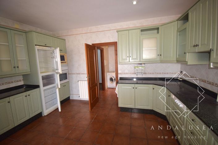 Image No.16-4 Bed Property for sale