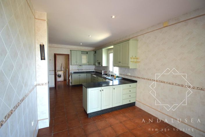 Image No.18-4 Bed Property for sale