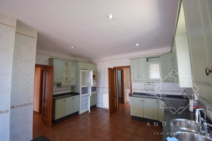 Image No.19-4 Bed Property for sale