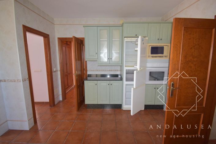 Image No.20-4 Bed Property for sale