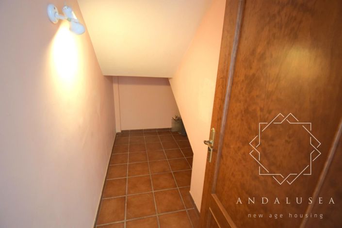 Image No.21-4 Bed Property for sale