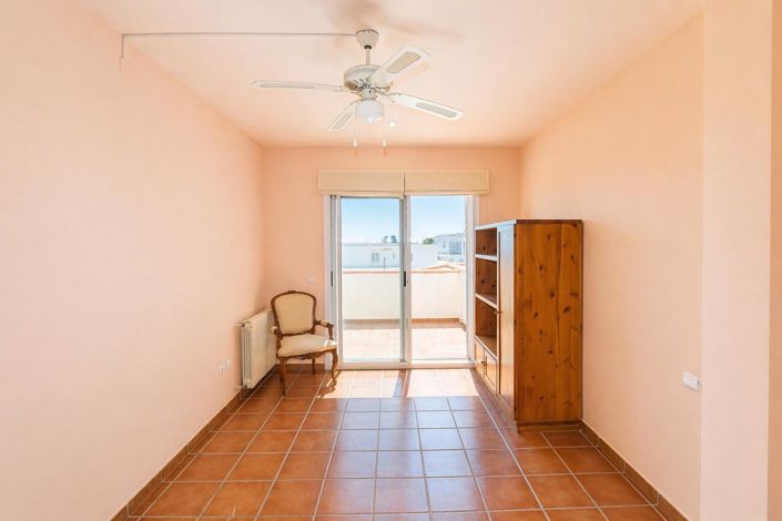 Image No.23-4 Bed Property for sale