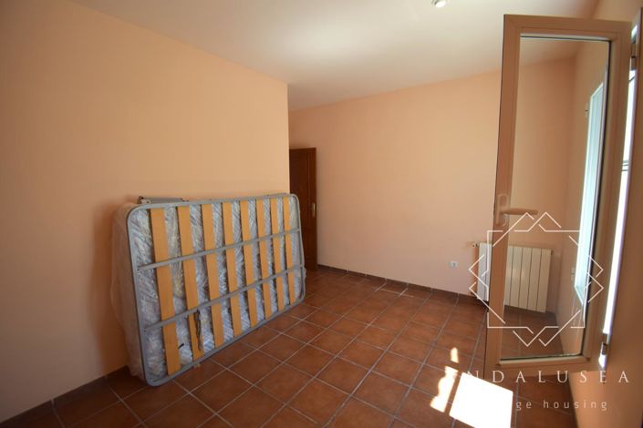 Image No.25-4 Bed Property for sale