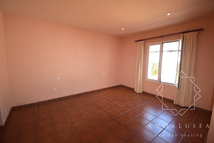 Image No.27-4 Bed Property for sale