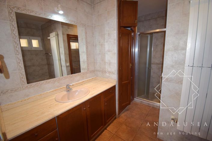 Image No.30-4 Bed Property for sale