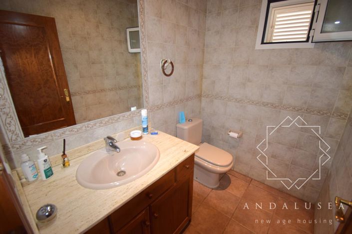 Image No.32-4 Bed Property for sale