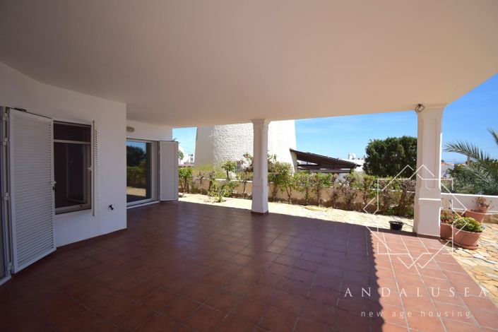 Image No.37-4 Bed Property for sale