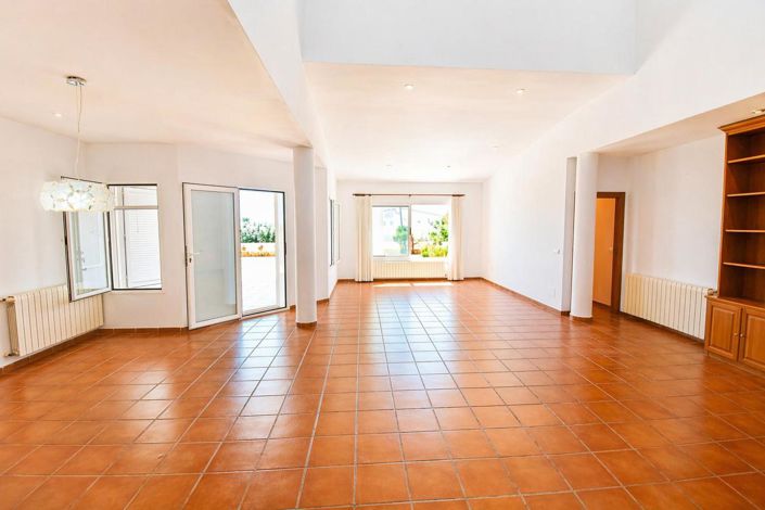 Image No.5-4 Bed Property for sale