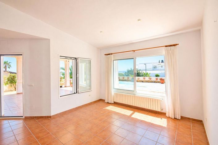 Image No.7-4 Bed Property for sale