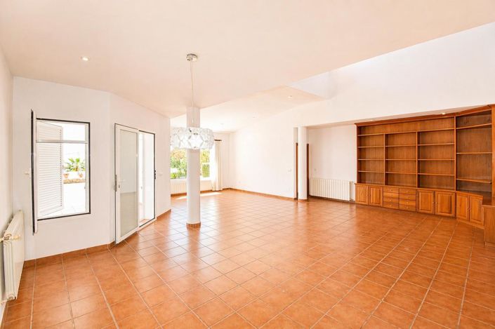 Image No.8-4 Bed Property for sale