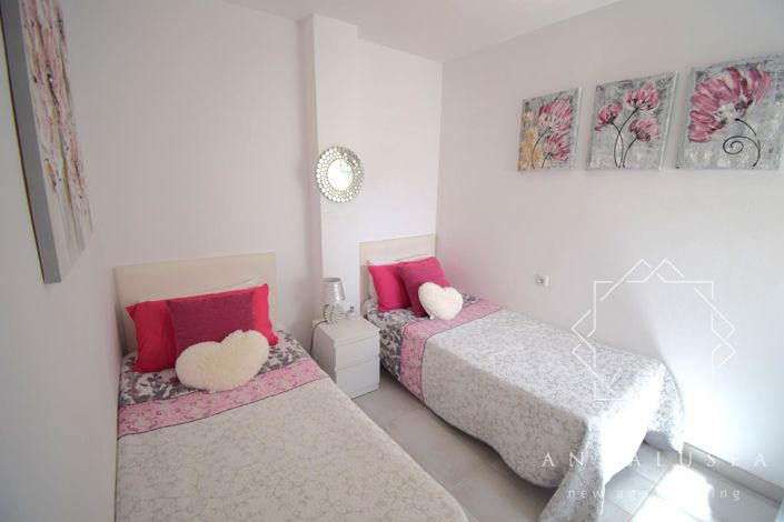 Image No.20-3 Bed Property for sale