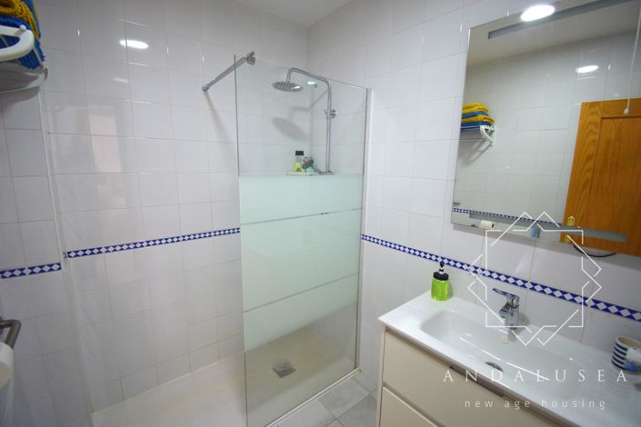 Image No.26-3 Bed Property for sale