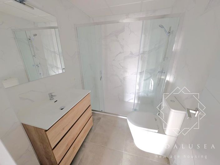 Image No.11-2 Bed Property for sale