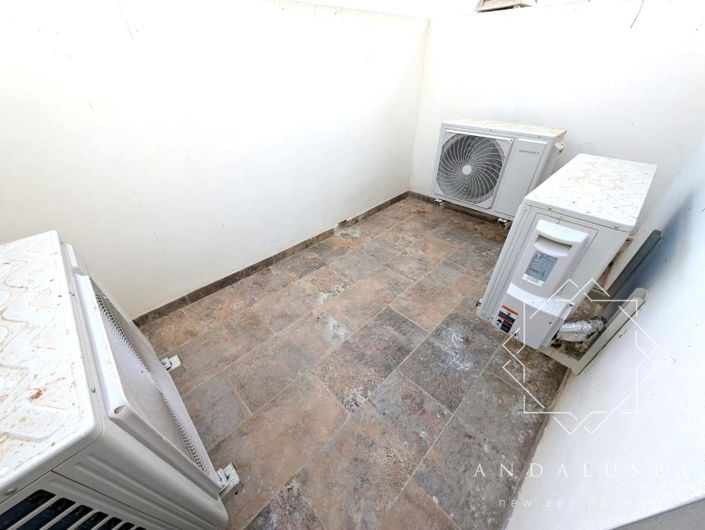 Image No.17-2 Bed Property for sale