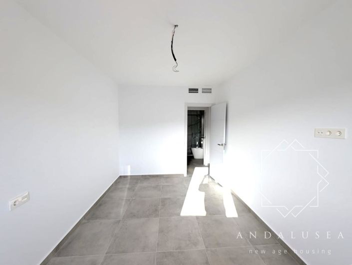 Image No.8-2 Bed Property for sale