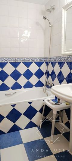 Image No.18-2 Bed Property for sale