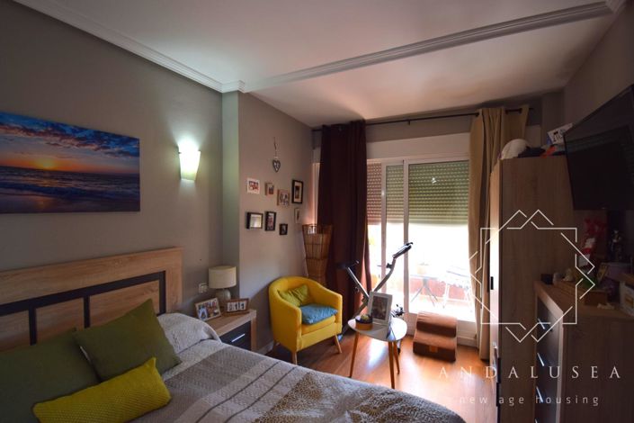 Image No.12-2 Bed Property for sale