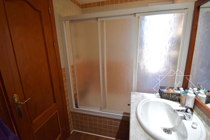 Image No.23-2 Bed Property for sale