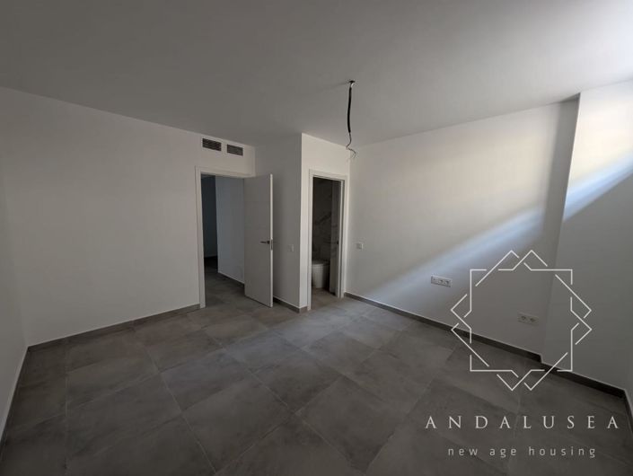 Image No.6-3 Bed Property for sale
